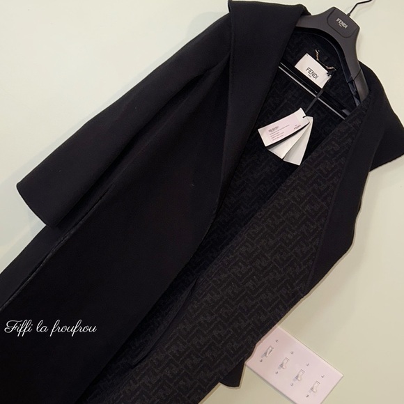 Authentic Fendi wool coat with scarf - Picture 12 of 15